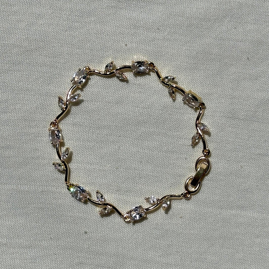 White & Gold - Tulip Bracelet