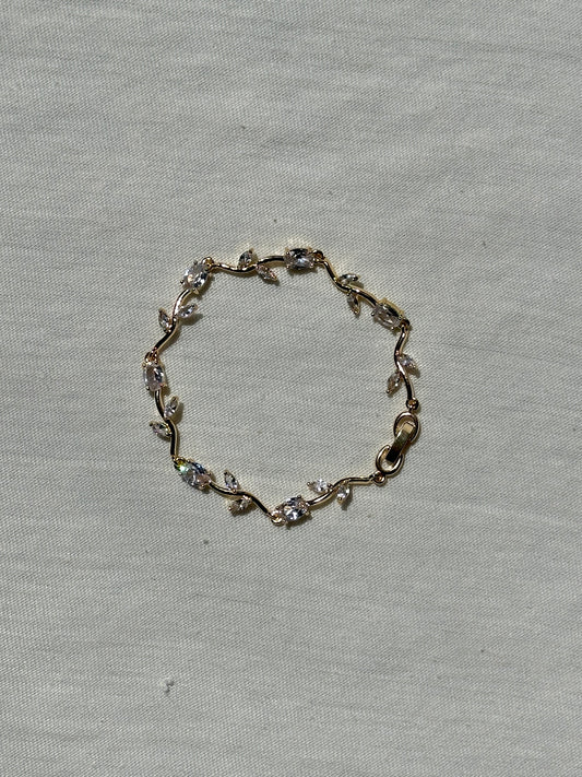 White & Gold - Tulip Bracelet